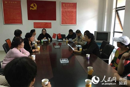 阳光议事厅。（供图）