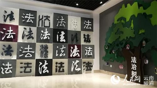 田园路社区便民服务大厅。（人民网 李发兴 摄）